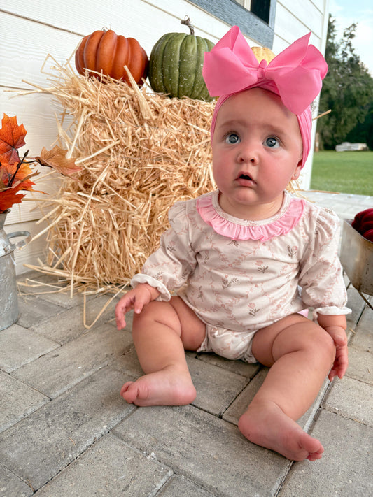 Floral bubble with bows