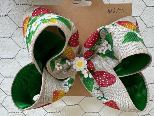 Strawberry bow with flower in center